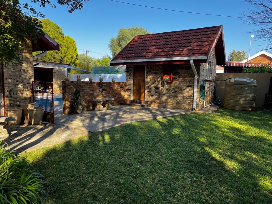 4 Bedroom Property for Sale in Bloemhof North West